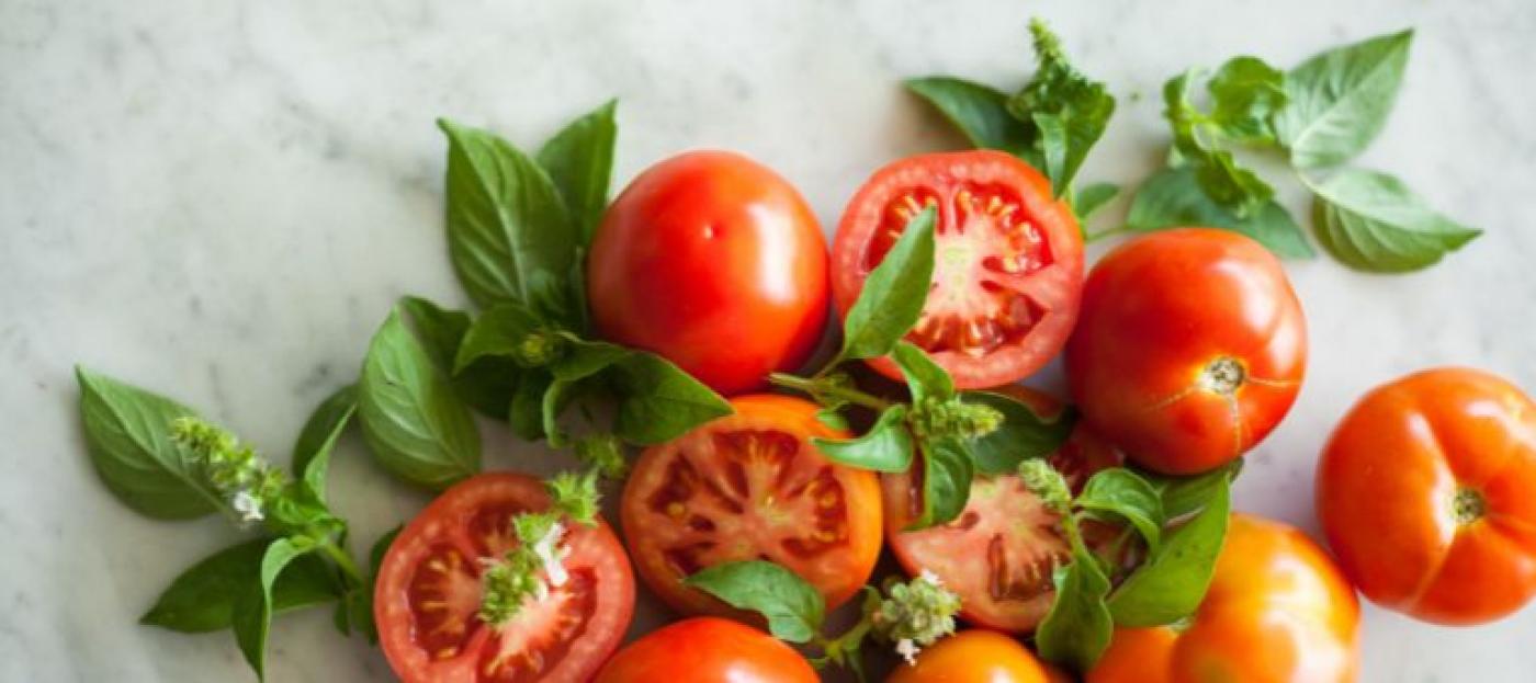 Tomaten mit Basilikum